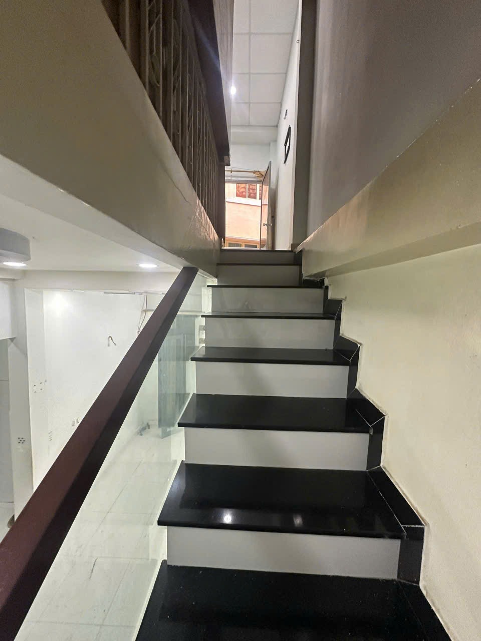 Bán nhà 2 tầng, giá tốt tại Vĩnh Viễn, Quận 10 - Vị trí đắc địa, thông thoáng