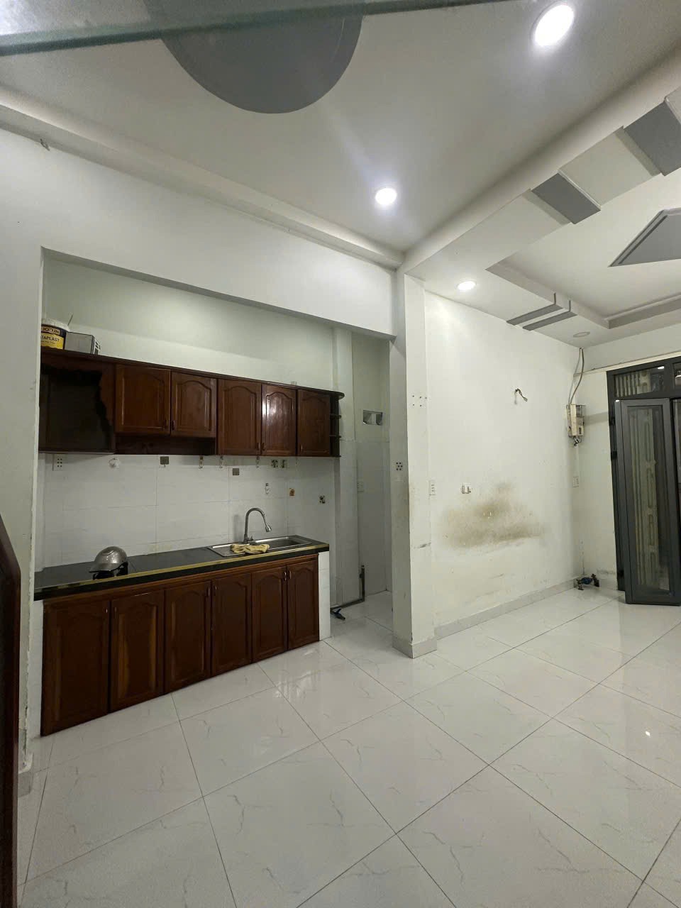Bán nhà 2 tầng, giá tốt tại Vĩnh Viễn, Quận 10 - Vị trí đắc địa, thông thoáng