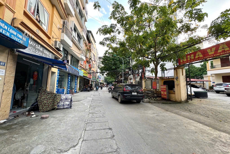 BÁN ĐẤT THANH LIỆT – NGÕ 634 KIM GIANG. Ô TÔ. DT 76M2. HÀNG XÓM 7-8 TẦNG. GIÁ HƠN 200TR/M2
