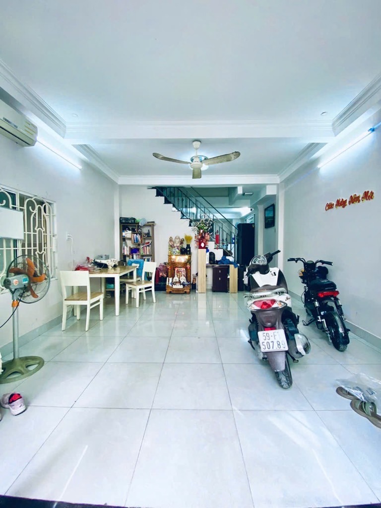Nhà Quận 10 - Gần ĐH Bách Khoa HCM - 40m2, 2 Tầng, Hẻm Xe Hơi - Giá 8.55 Tỷ