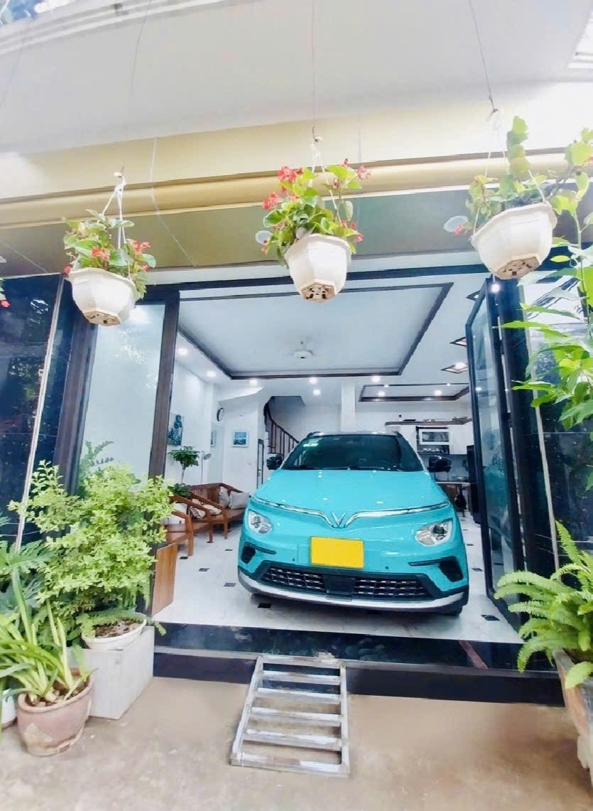 Bán nhà Tân Mai, Hoàng Mai - 50m2 x 6 Tầng, Giá 12.5 Tỷ