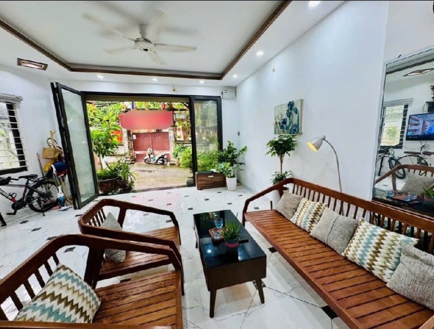 Bán nhà Tân Mai, Hoàng Mai - 50m2 x 6 Tầng, Giá 12.5 Tỷ