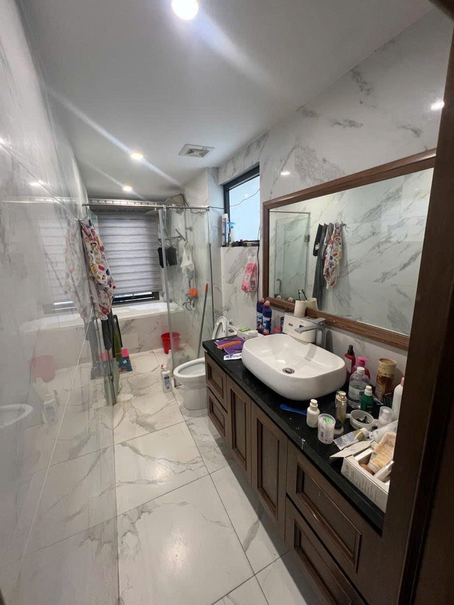 Bán nhà mặt phố Láng Hạ, Đống Đa - 46m2, 4 tầng, Mặt tiền 4.8m - Giá 36.5 tỷ