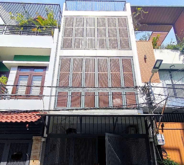 Bán Nhà HXH Quận 7 - 60.5m2 - 3PN - Giá 11.2 Tỷ - Vị Trí Đắc Địa