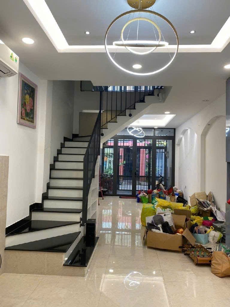 Bán Nhà HXH Quận 7 - 60.5m2 - 3PN - Giá 11.2 Tỷ - Vị Trí Đắc Địa