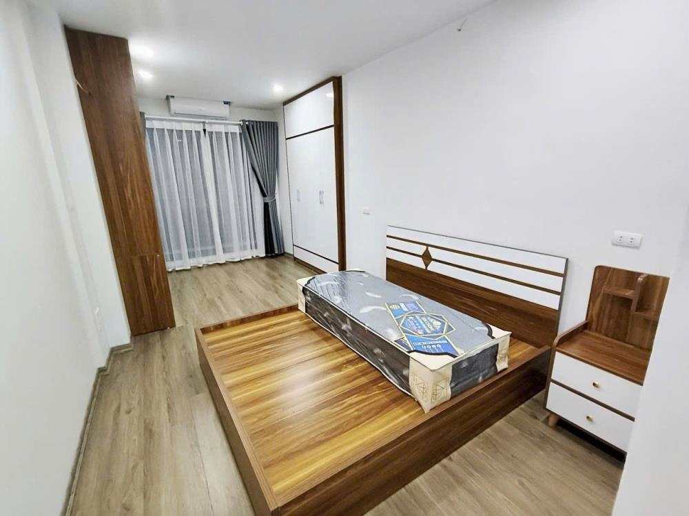 Bán nhà phố Tôn Thất Tùng, Đống Đa - Full Nội Thất, 2 Mặt Thoáng, Giá Tốt