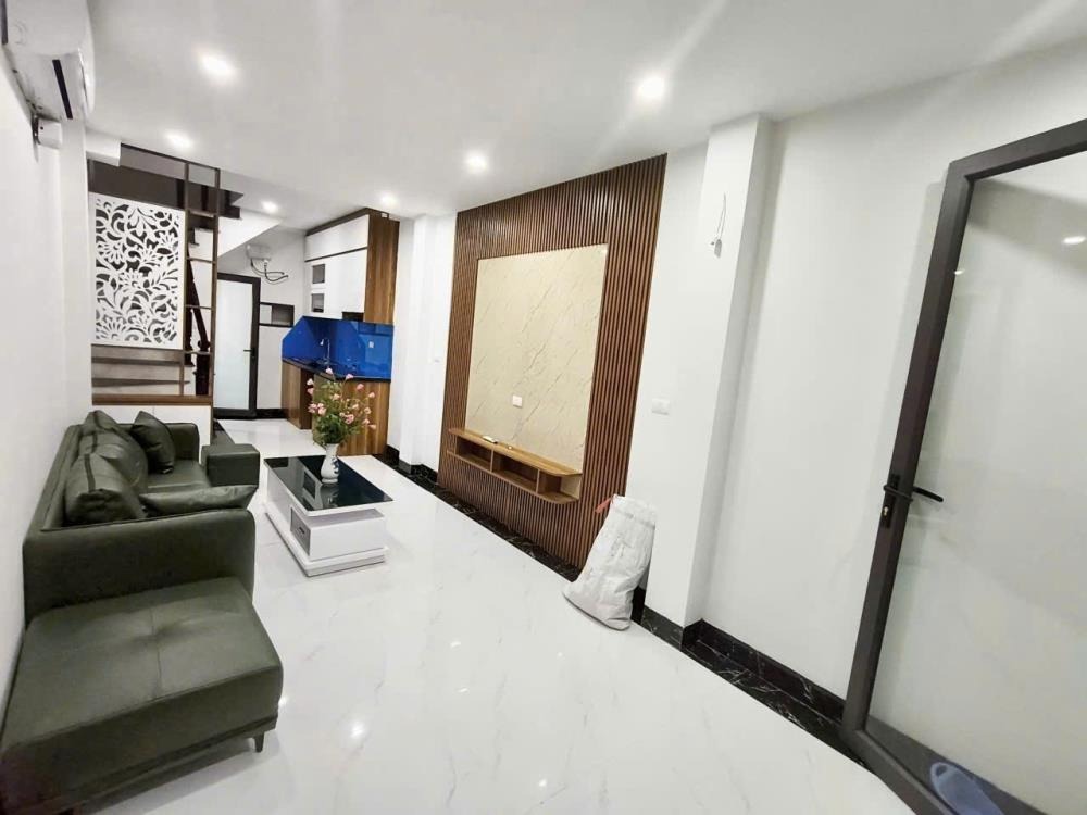 Bán nhà phố Tôn Thất Tùng, Đống Đa - Full Nội Thất, 2 Mặt Thoáng, Giá Tốt