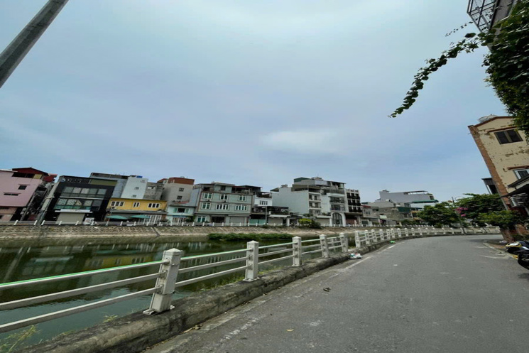 Bán nhà 3 tầng, mặt view hồ Tai Trâu, Ngọc Lâm, kinh doanh, dòng tiền