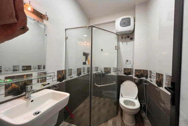 BÁN NHÀ BỒ ĐỀ LONG BIÊN Ô TÔ 7 CHỖ VÀO NHÀ