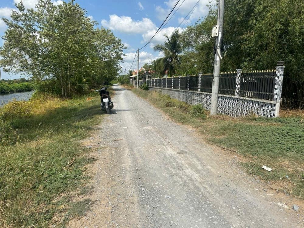 Bán đất nền 3000m2 có 300m2 thổ cư - Trương Văn Đa, Bình Chánh - Giá 11 tỷ