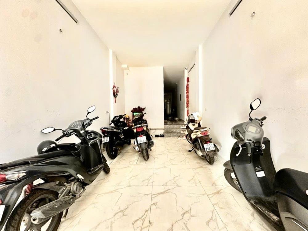 Bán nhà mặt phố Yên Lãng, Đống Đa - 90m2, 5 tầng, Mặt tiền 6.8m
