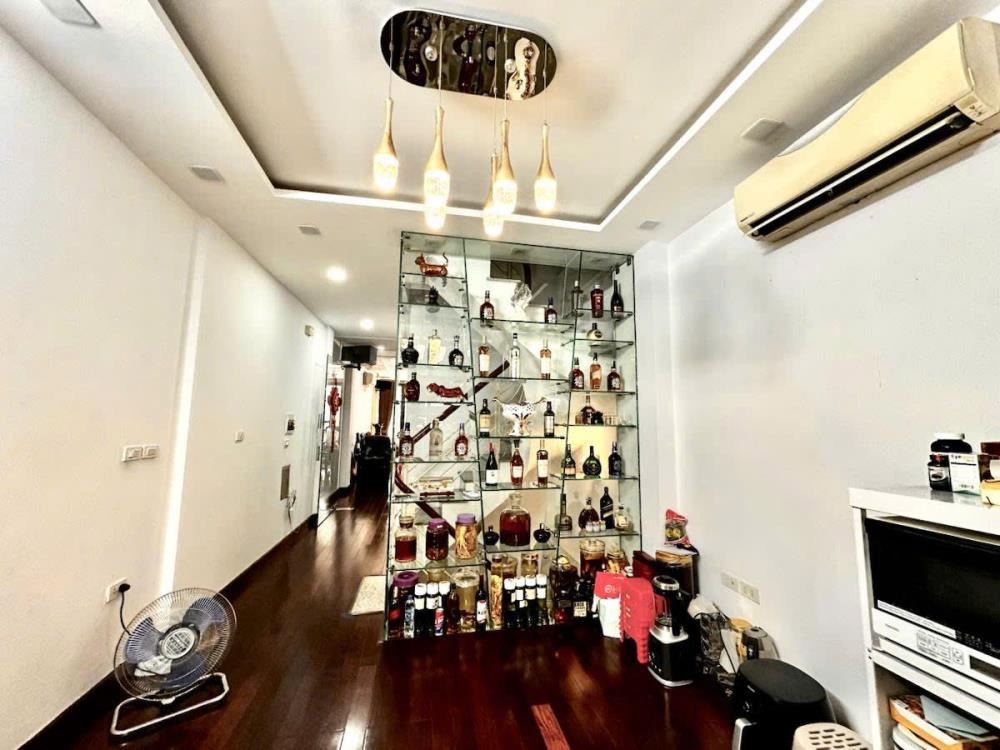 Bán nhà mặt phố Yên Lãng, Đống Đa - 90m2, 5 tầng, Mặt tiền 6.8m