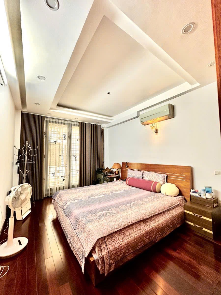 Bán nhà mặt phố Yên Lãng, Đống Đa - 90m2, 5 tầng, Mặt tiền 6.8m