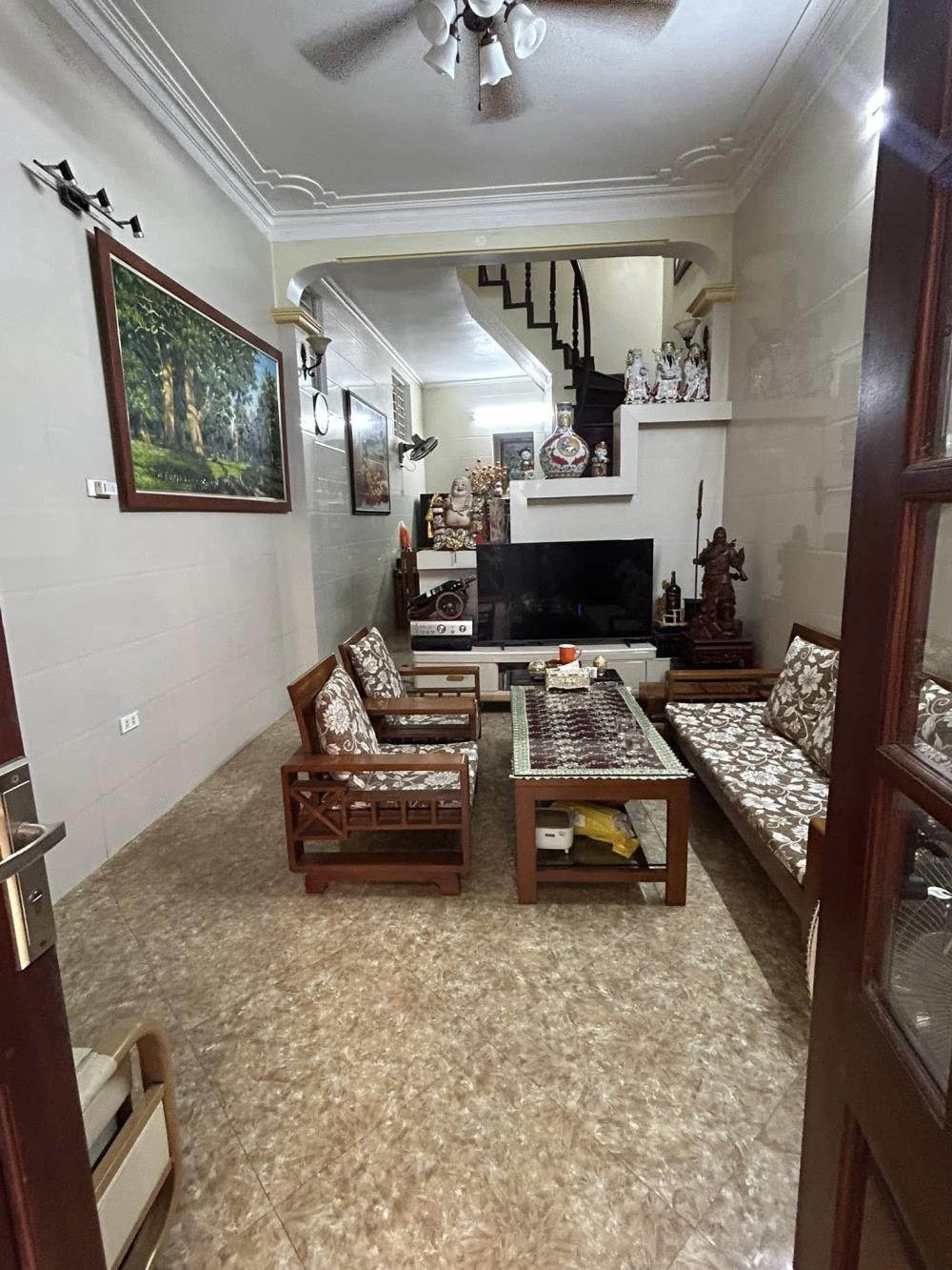 Võng Thị - Bán nhà 87m², 3 tầng, mặt tiền 5.6m, 19 tỷ - Gần Hồ Tây
