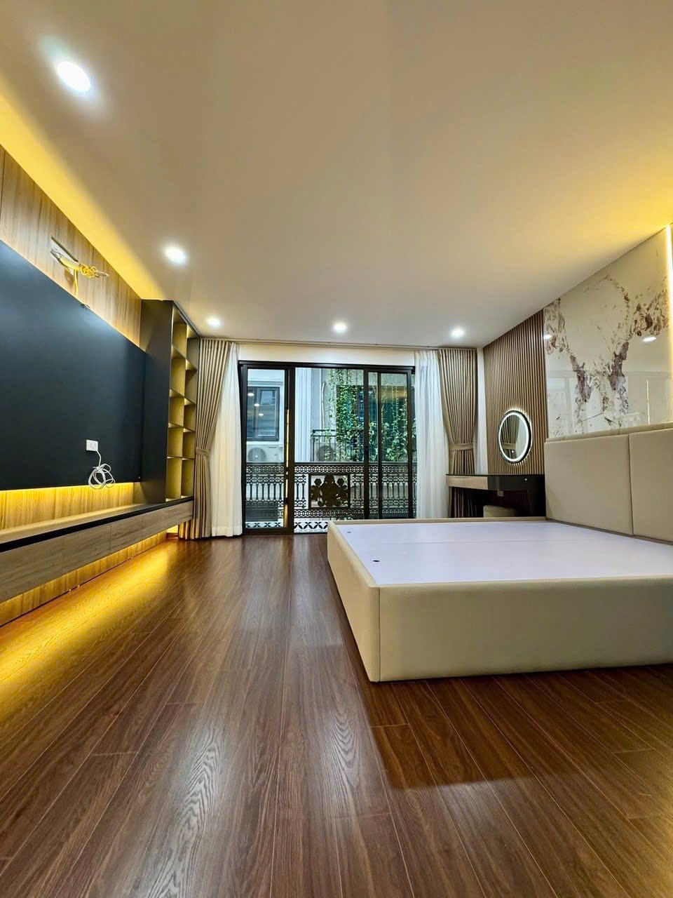 Bán nhà phân lô Nguyễn Văn Lộc 50m2, 5 tầng, 18 tỷ - Vị trí đẹp, ô tô tránh