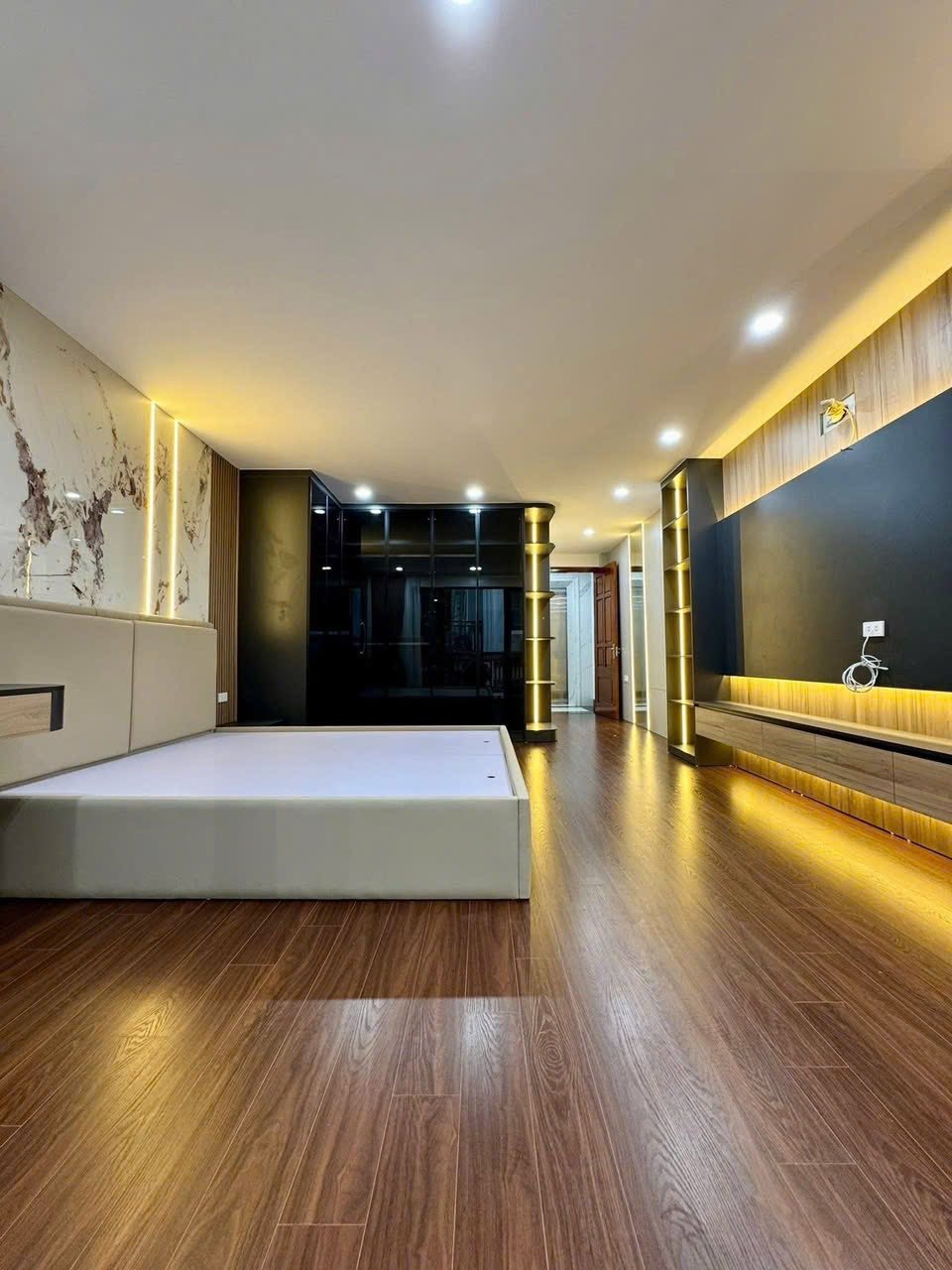 Bán nhà phân lô Nguyễn Văn Lộc 50m2, 5 tầng, 18 tỷ - Vị trí đẹp, ô tô tránh