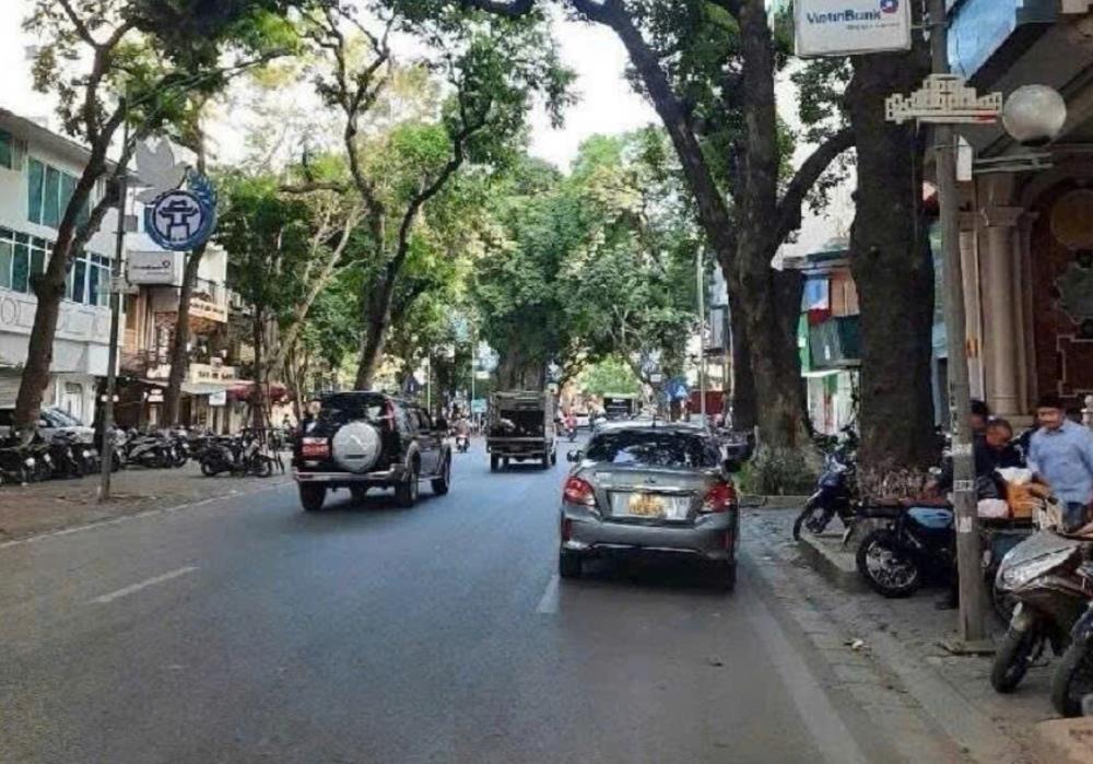 Bán nhà phố cổ Ba Đình 101m2, 4 tầng, lô góc 3 mặt thoáng, ô tô tránh - Giá Tốt