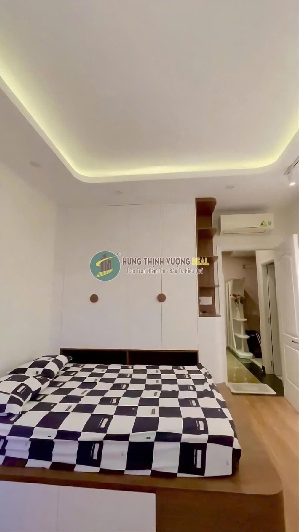 Biệt Thự Tân Cổ Điển Quận 7: 3 Lầu, Hầm, 6 Phòng Ngủ - 26.5 Tỷ