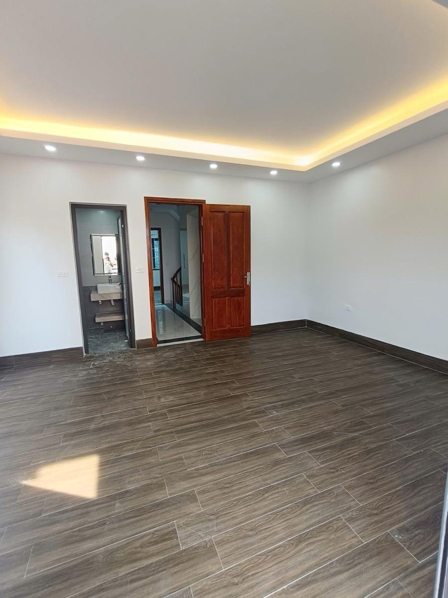 Bán nhà phân lô 6 tầng thang máy, ô tô vào tận nơi - Lê Văn Lương - Giá 21.6 tỷ