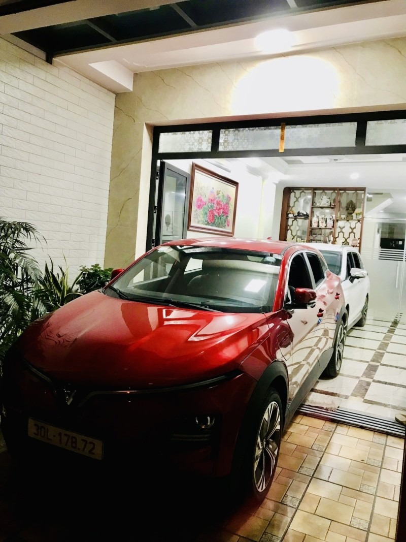 Bán Nhà Mặt Hồ Bồ Đề, Long Biên - 7 Tầng, 90m² - View Hồ, Kinh Doanh - Giá 29 Tỷ