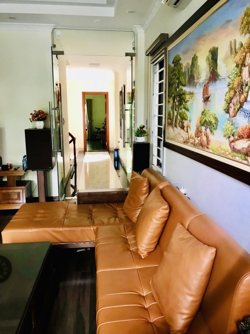 Bán Nhà Mặt Hồ Bồ Đề, Long Biên - 7 Tầng, 90m² - View Hồ, Kinh Doanh - Giá 29 Tỷ