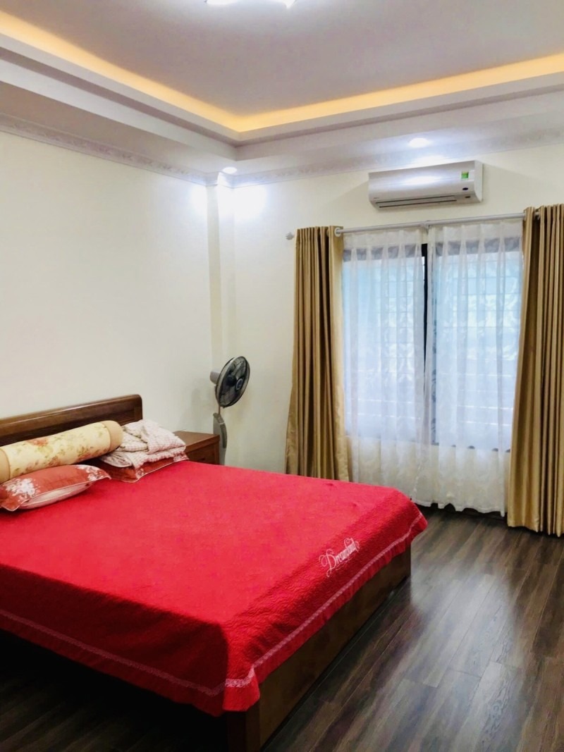 Bán Nhà Mặt Hồ Bồ Đề, Long Biên - 7 Tầng, 90m² - View Hồ, Kinh Doanh - Giá 29 Tỷ
