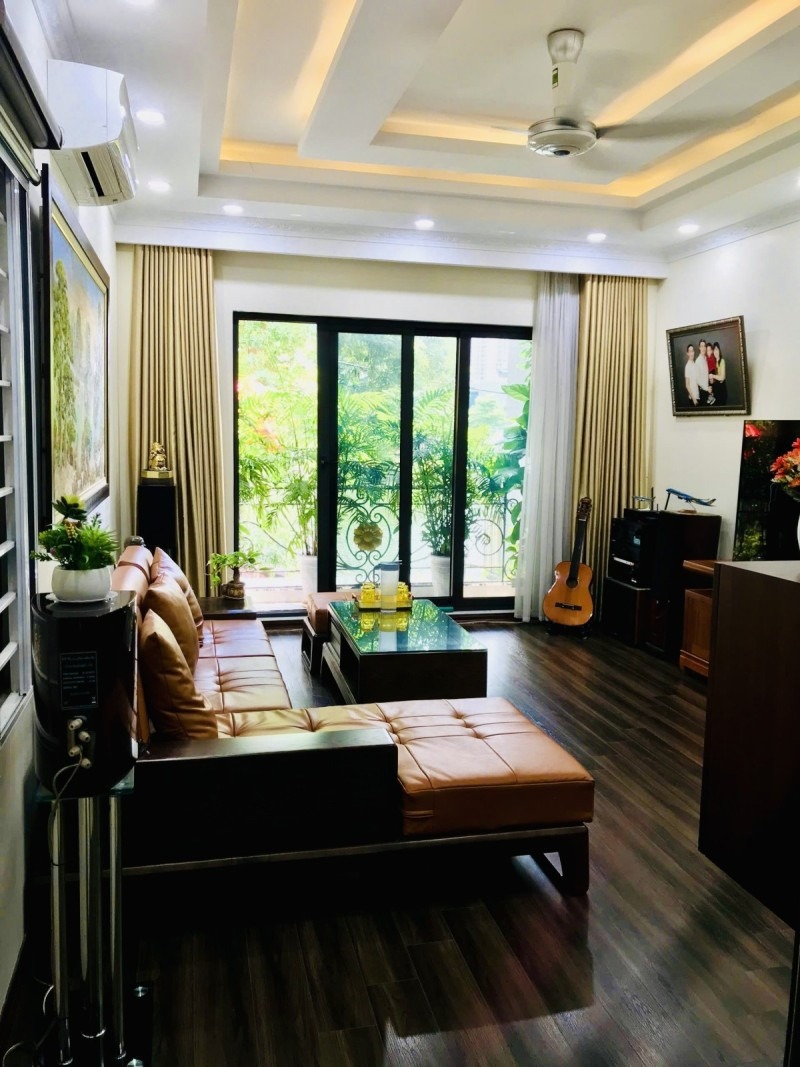 Bán Nhà Mặt Hồ Bồ Đề, Long Biên - 7 Tầng, 90m² - View Hồ, Kinh Doanh - Giá 29 Tỷ