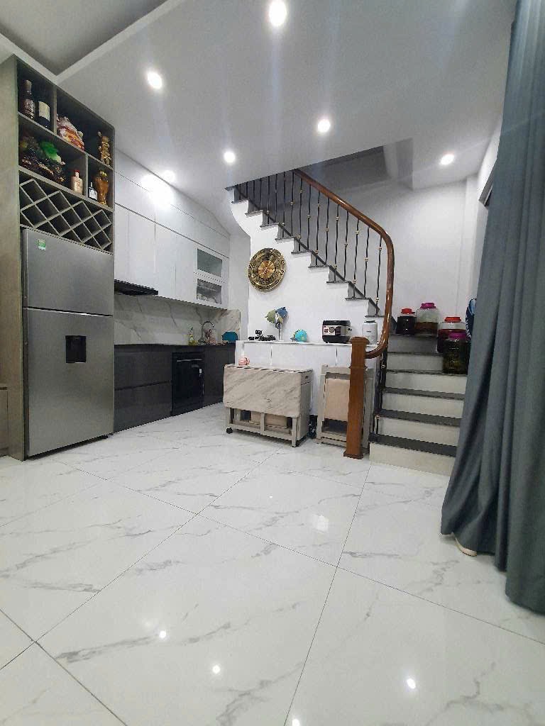 Nhà Việt Hưng 30m2, Full Nội Thất, Giá 6 Tỷ - Vị Trí Đẹp