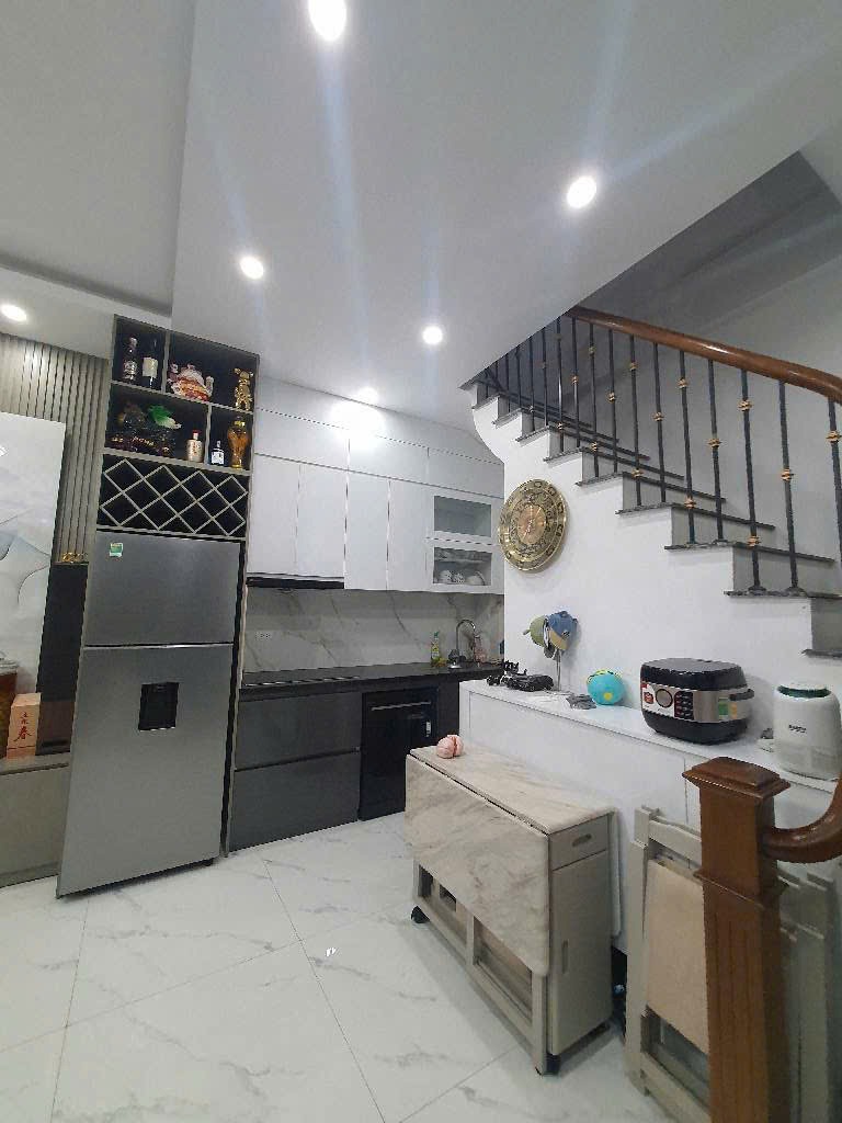 Nhà Việt Hưng 30m2, Full Nội Thất, Giá 6 Tỷ - Vị Trí Đẹp