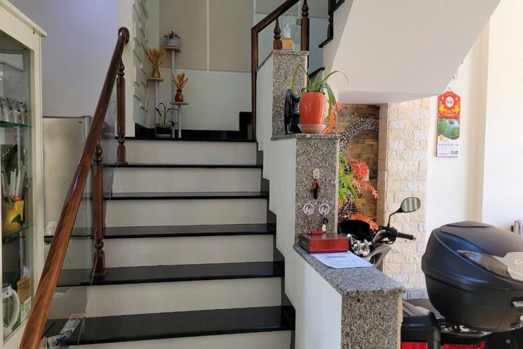 Bán biệt thự phố 213m2 - 3 tầng 5PN gần biển Vĩnh Hòa giá rẻ 9ty5