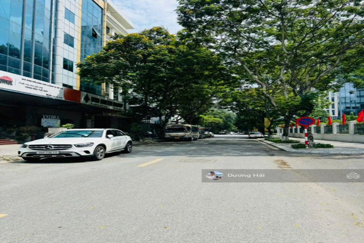 Bán đất phân lô phố Dịch Vọng Hậu - Cầu Giấy - Diện tích 150m Ô tô Tránh View Vườn Hoa Hiếm