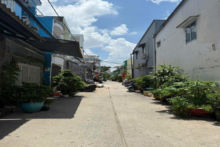 KHỦNG 70M2 (MẶT TIỀN 7,4M), HẺM XE HƠI, LÊ TRỌNG TẤN, TÂN PHÚ , GIÁ CHỈ NHỈNH 5 TỶ, SỔ HỒNG