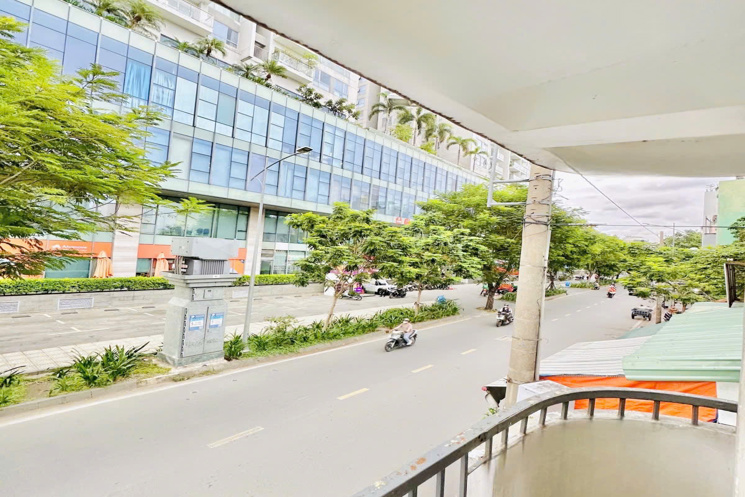 8 Tỷ nhỉnh: MẶT TIỀN Quận 10 cư xá Đồng Tiến, căn góc 2 mặt tiền 3 tầng, thu nhập 1Ty3. 0933910039