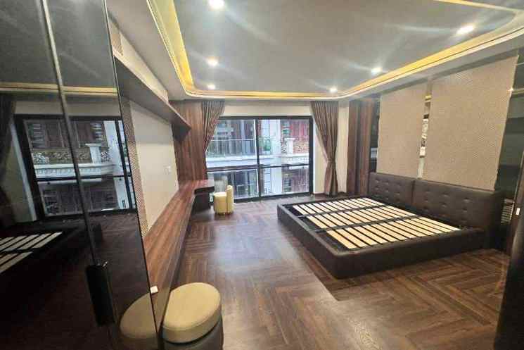 bán nhà Nguyễn Sơn- bệnh viện Tâm Anh, 6 tầng thang máy, gara, nở hậu, full nội thất