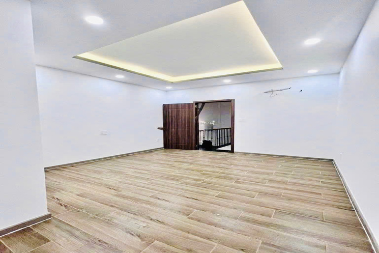 18 Triệu: thuê nguyên căn mới xây Quận 4- MẶT TIỀN đường số- 4x8- 4 Tầng 3 Phòng ngủ. VŨ 0933910039
