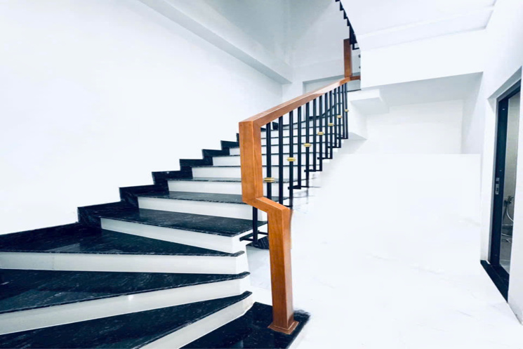18 Triệu: thuê nguyên căn mới xây Quận 4- MẶT TIỀN đường số- 4x8- 4 Tầng 3 Phòng ngủ. VŨ 0933910039