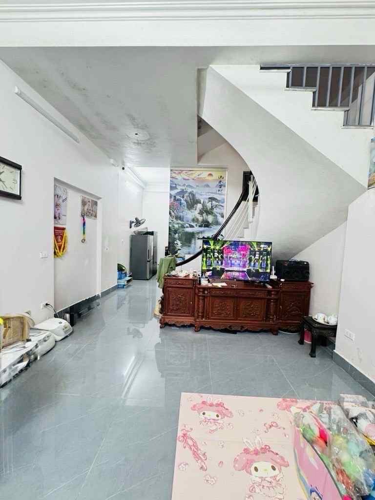 Nhà phố Tô Hoàng - 33m2, 3 Tầng, Mặt Tiền 8.7m - Giá 7 Tỷ