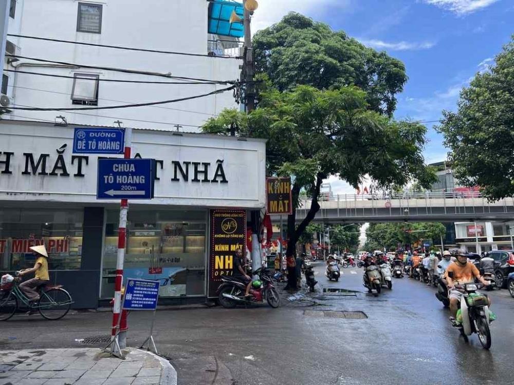 Nhà phố Tô Hoàng - 33m2, 3 Tầng, Mặt Tiền 8.7m - Giá 7 Tỷ