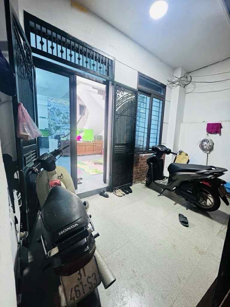 Nhà phố Tô Hoàng - 33m2, 3 Tầng, Mặt Tiền 8.7m - Giá 7 Tỷ