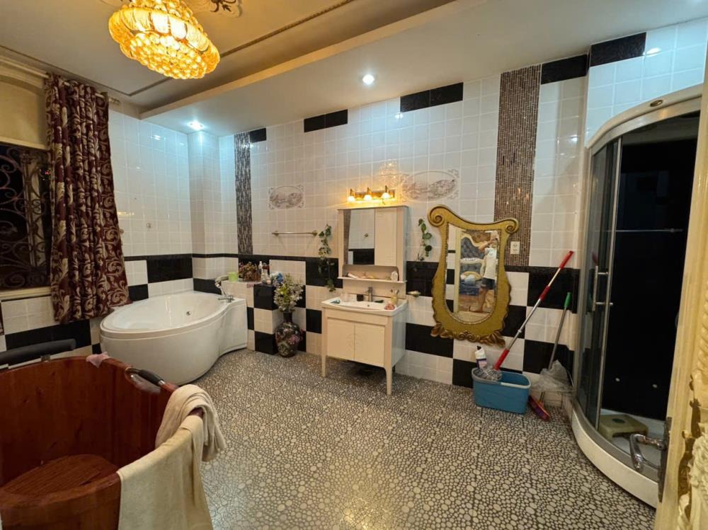 Bán Gấp Biệt Thự 2 Mặt Tiền Lê Quang Định - 39 Tỷ