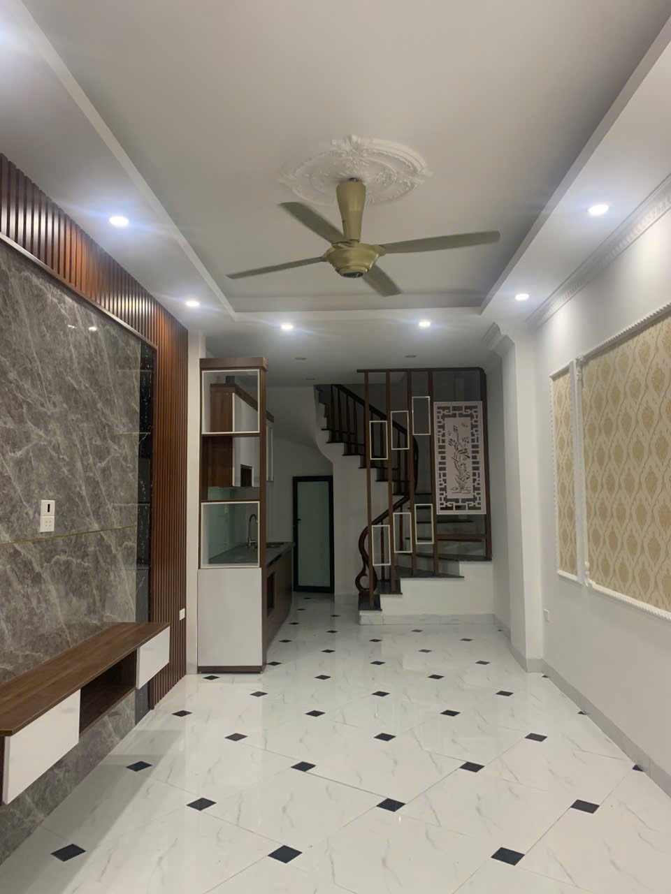 Bán nhà mới 5 tầng, 2 mặt thoáng, ô tô vào cửa - Đa Sỹ - Giá 6.x tỷ
