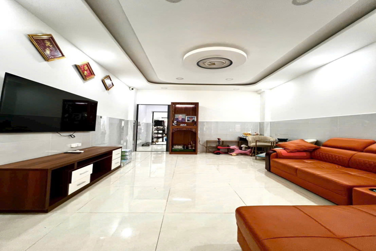 Nhà 4 Tầng 50m² Huỳnh văn Bánh Hẻm Xe Tải tận nhà chỉ 8,9 đồng
