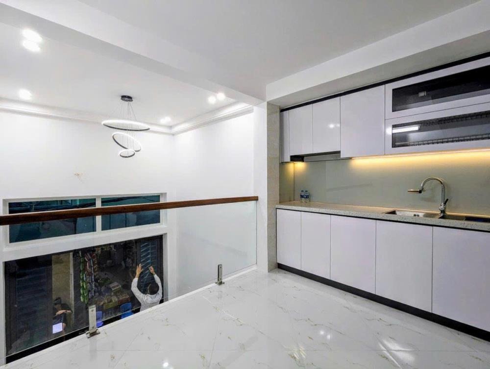 Bán nhà mặt phố Tôn Đức Thắng, Đống Đa - 50m2, 3 tầng, Mặt tiền 3.7m