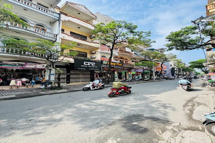 LOA LOA BÁN GẤP NHÀ LÊ HÔNG PHONG HÀ ĐÔN MẶT PHỐ - KINH DOANH - VỈA HÈ - 2 THOÁNG VĨNH VIỄN - TRUNG