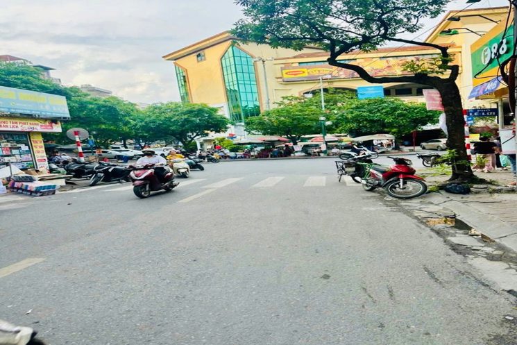 LOA LOA BÁN GẤP NHÀ LÊ HÔNG PHONG HÀ ĐÔN MẶT PHỐ - KINH DOANH - VỈA HÈ - 2 THOÁNG VĨNH VIỄN - TRUNG