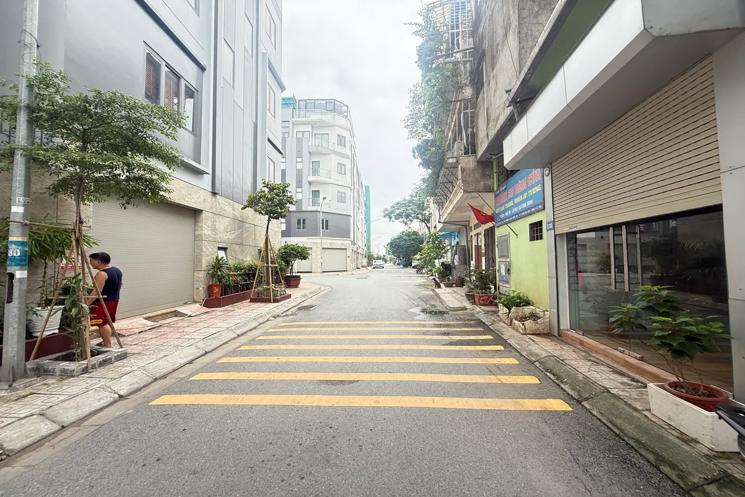 NHÀ MỚI Ô TÔ ĐỖ CỬA VÀO NHÀ Phố Lý Sơn 73m2  6 tầng mặt tiền 5m,17.2 tỷ Long Biên Hà Nội