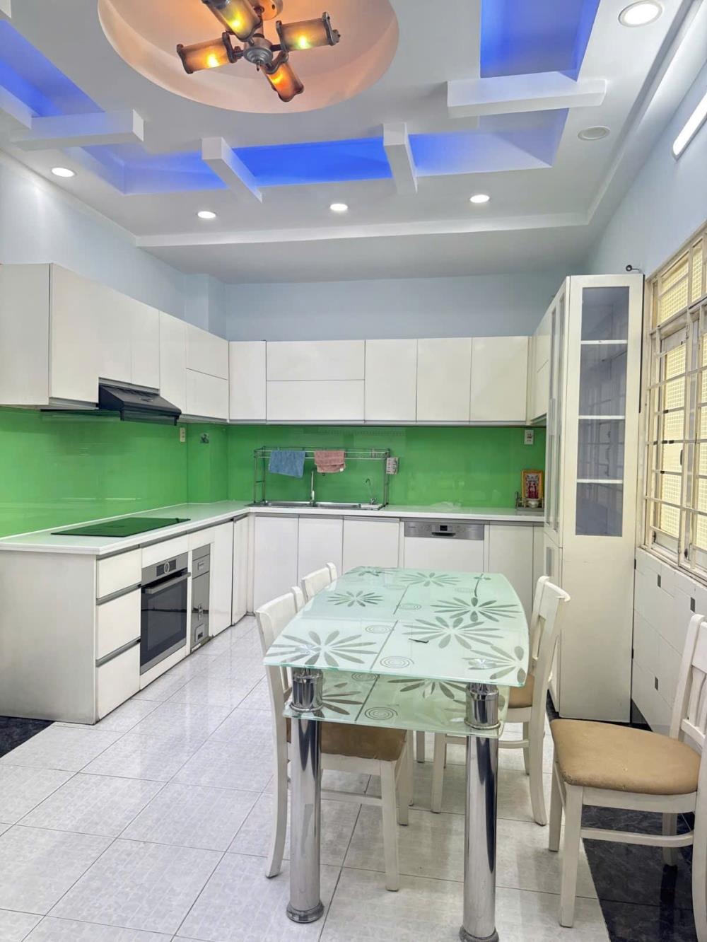 Bán Nhà HXH Trần Nhân Tôn, Quận 5 - 50m2, 4 Tầng, Giá 11 Tỷ + Full Nội Thất