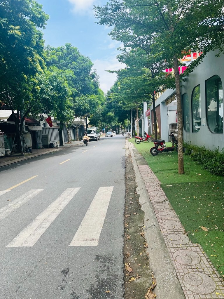 Bán nhà mặt phố Thọ Tháp, Cầu Giấy - 210m2, 7 tầng, Lô Góc 3 Mặt Tiền - 153 tỷ