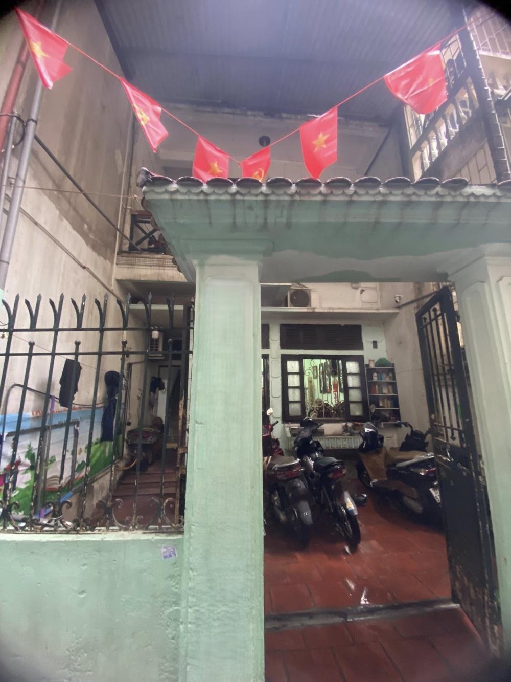 Bán Nhà Mặt Ngõ Đường Láng - 78m2, MT 4.4m, Giá 10 tỷ - Vị Trí Đắc Địa