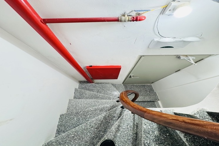 Chính chủ bán căn CCMN 100m, 7 tầng thang máy, PCCC đảm bảo, dòng tiền ổn định, khu Bách -  Kinh 